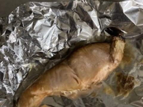フライパン用アルミホイルで鮭の塩焼き